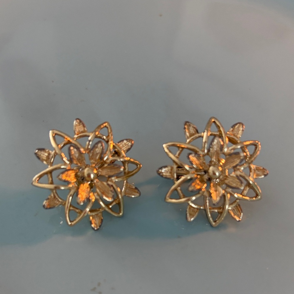 Vintage Sarah Coventry Gold and Silver Petal Earrings Clip